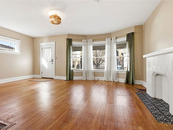 4th image of 1279 Beach Ave
