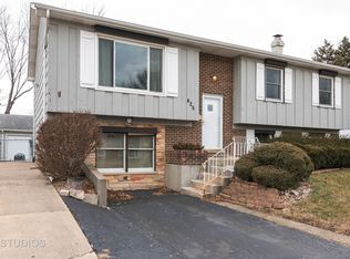 425 Old Mill Grove Rd, Lake Zurich, IL 60047