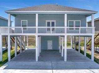 139 Paradise Dr, Rockport, TX 78382