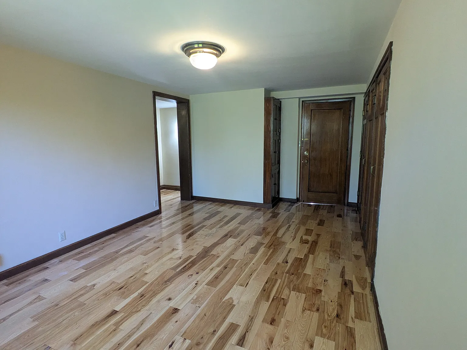 2 bed, 900 sqft, $1,400 — Photo 4