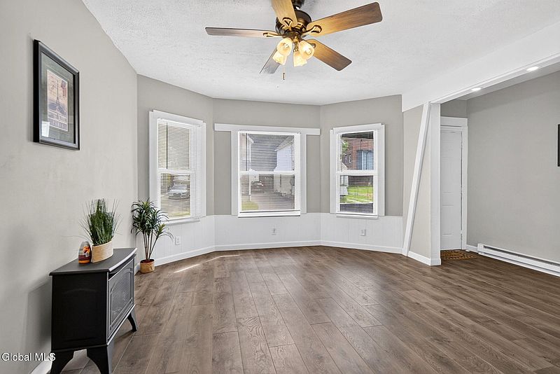 2nd image of 1034 Glendale Place