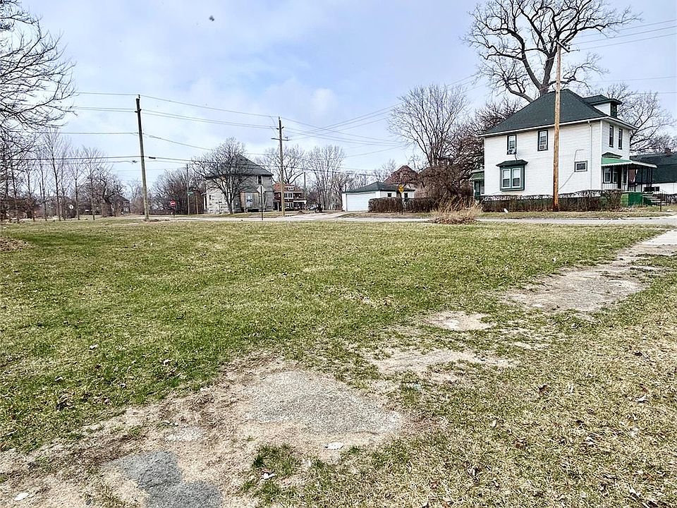 2nd image of 3098 Parker St