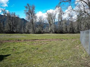 2854 E Evans Creek Rd, Rogue River, OR 97537