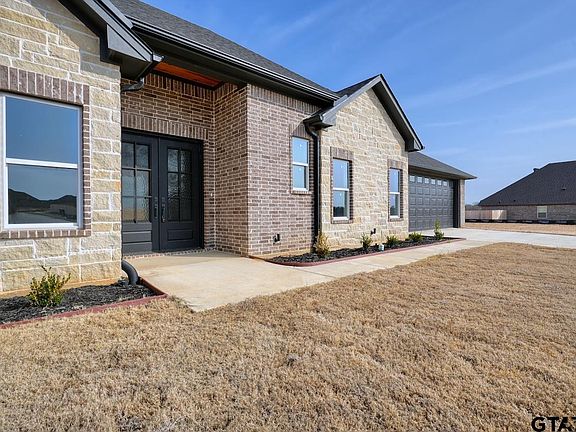 2nd image of 636 Prince Ln