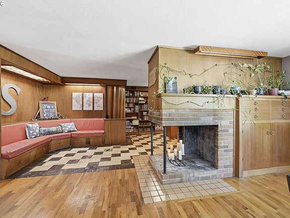 4th image of 110 Corliss Ln