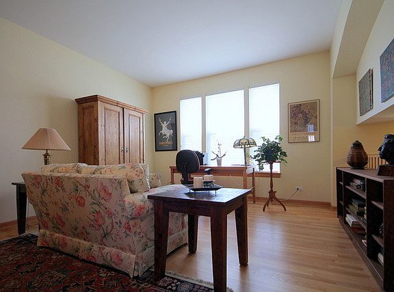 3rd image of 1283 Georgetown Way