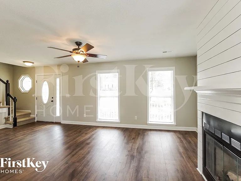 1703 Glenn Meade Dr — Photo 2