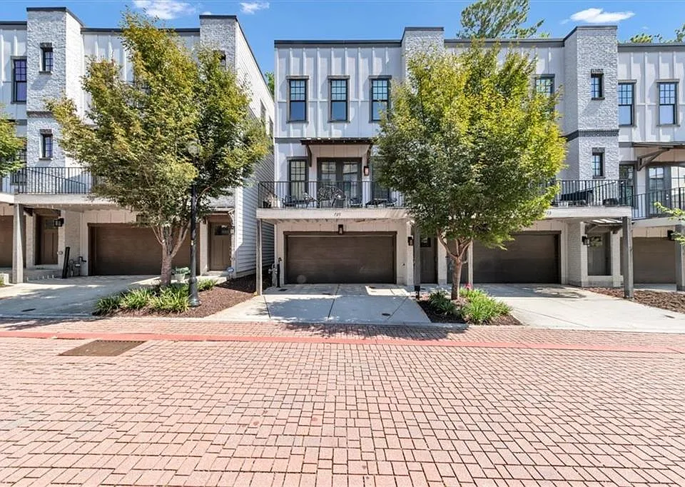 725 Taylor Ct NE