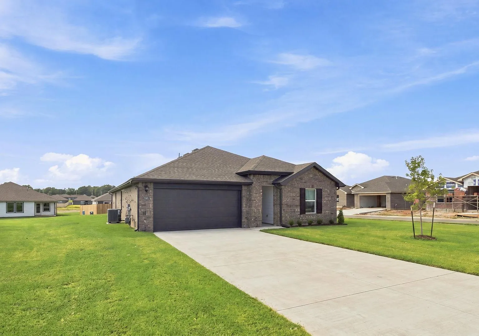 Brand New 4 Bedroom DR Horton Home! Available for Immediate Move in *BA Schools* — Photo 2