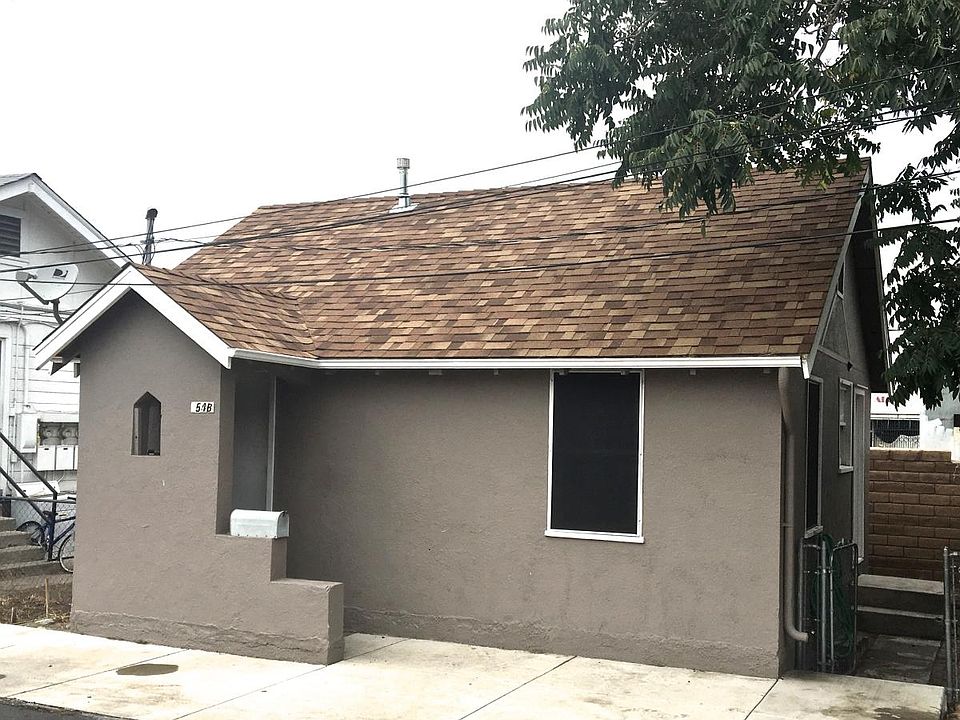 Cure Cottage with small fenced yard