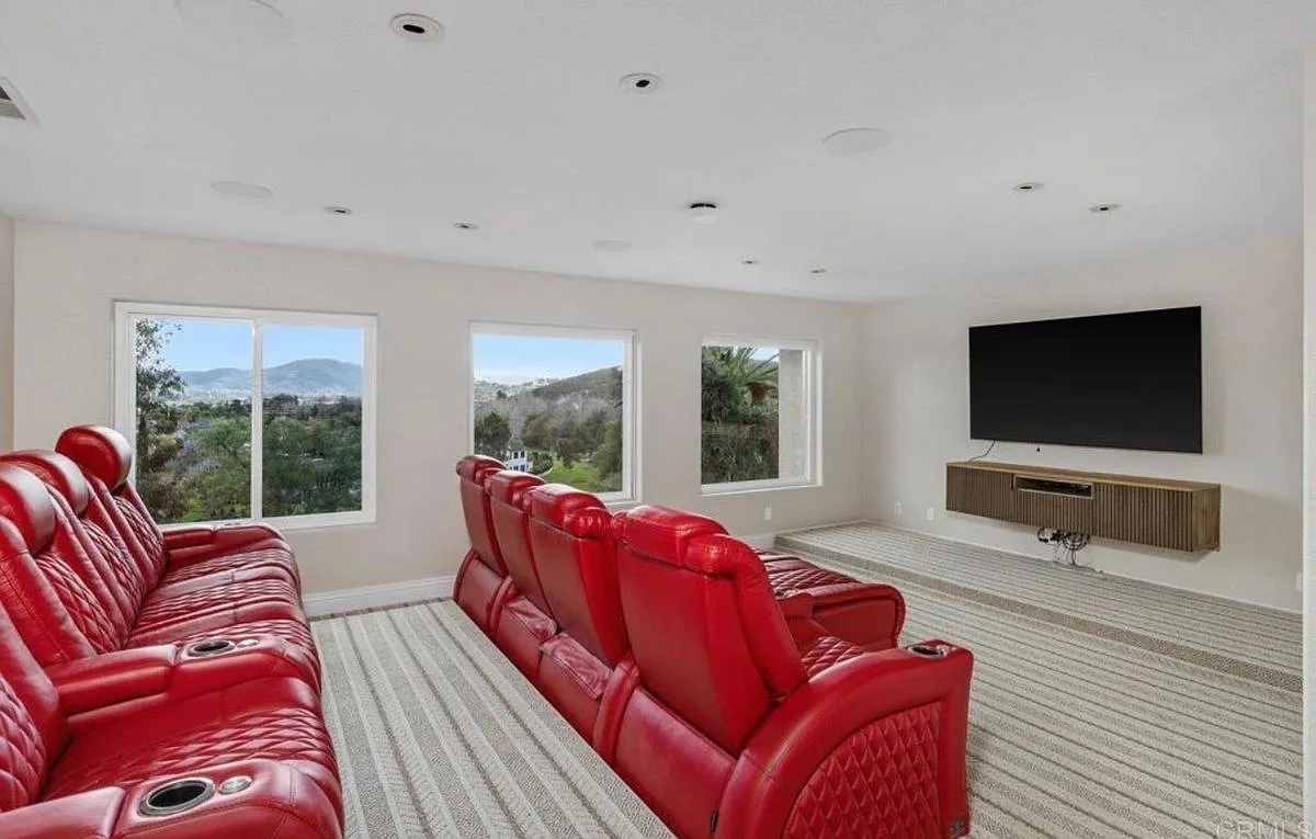 5 bed, 3.0 bath, 3209 sqft, $7,995 — Photo 3