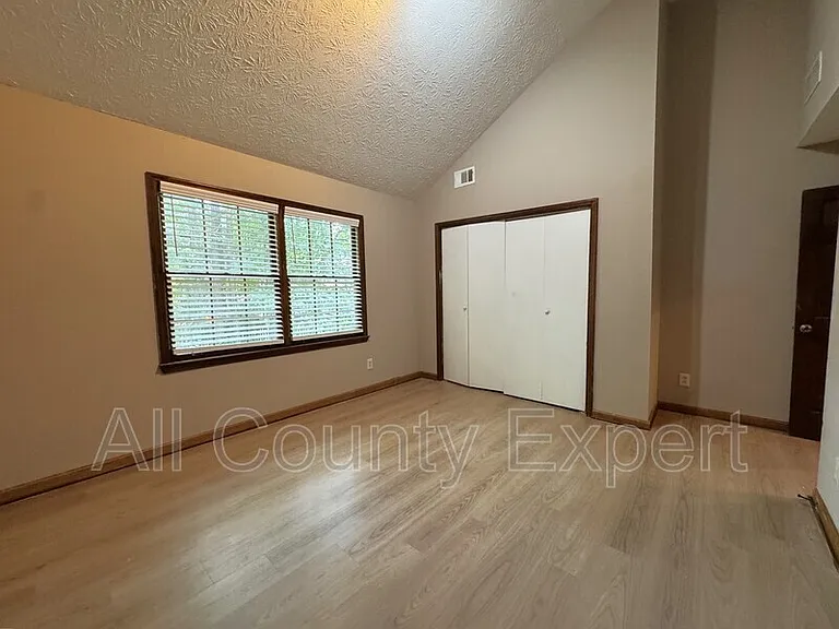 1302 Colony Dr — Photo 18