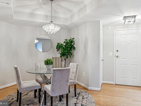 4th image of 3830 9th St N #204E