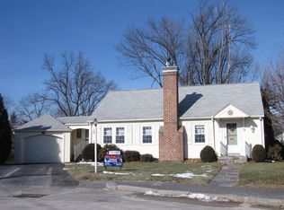 32 Mayflower Cir, Worcester, MA 01606