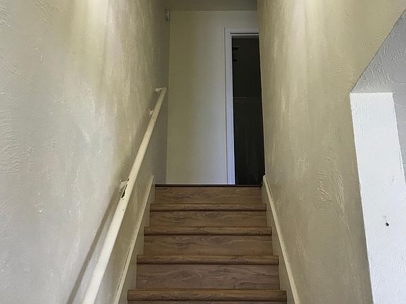 4th image of 140 NW Alder St