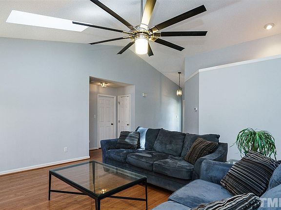 5th image of 108 Penchant Ct