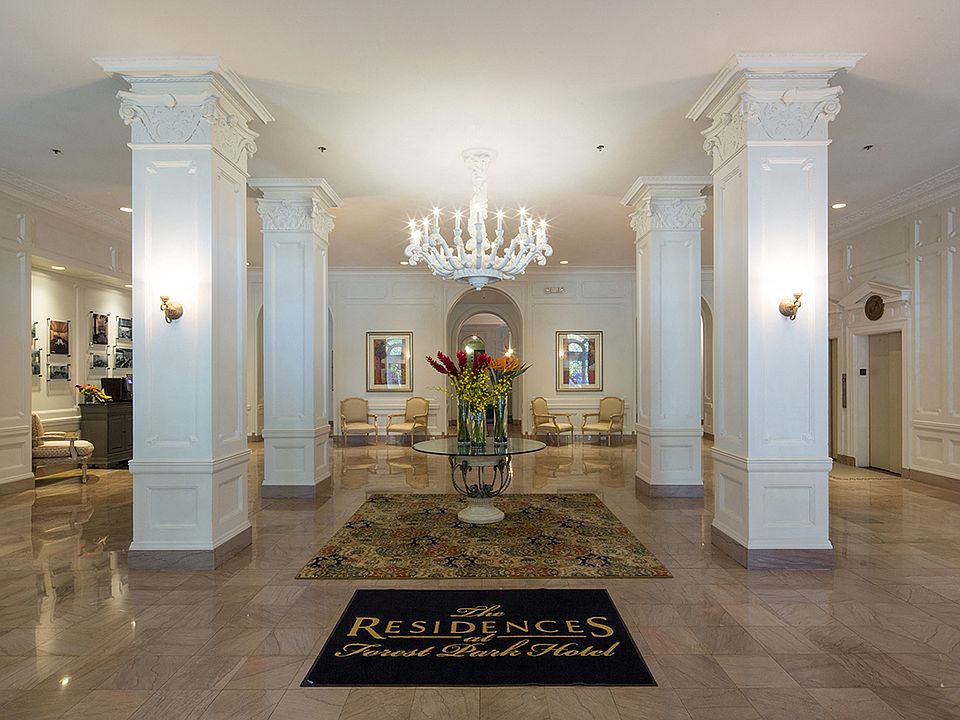 1st image of 4910 W Pine Blvd #302