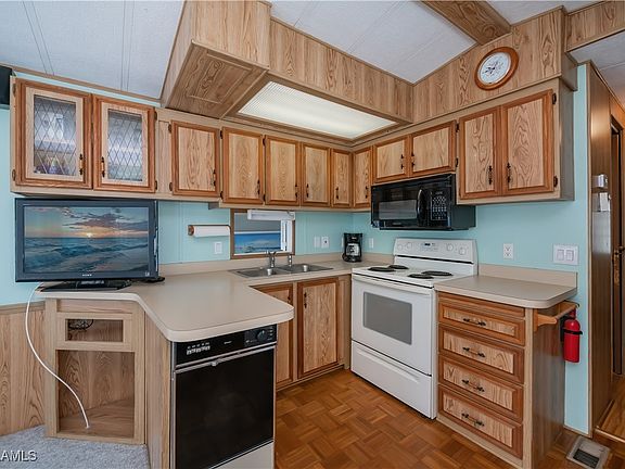 2nd image of 90 Lofty Ln