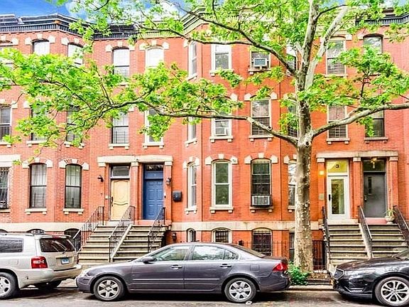 2nd image of 5 W 119th St