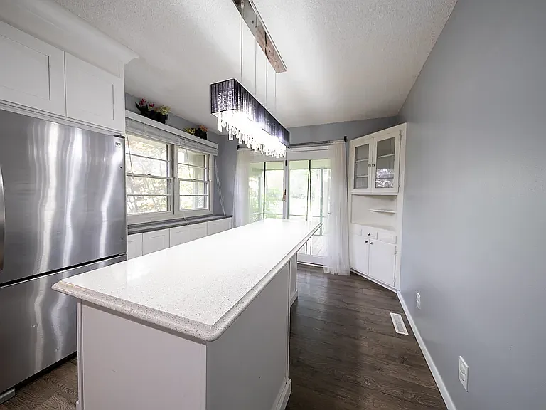 2416 Queens Dr — Photo 15