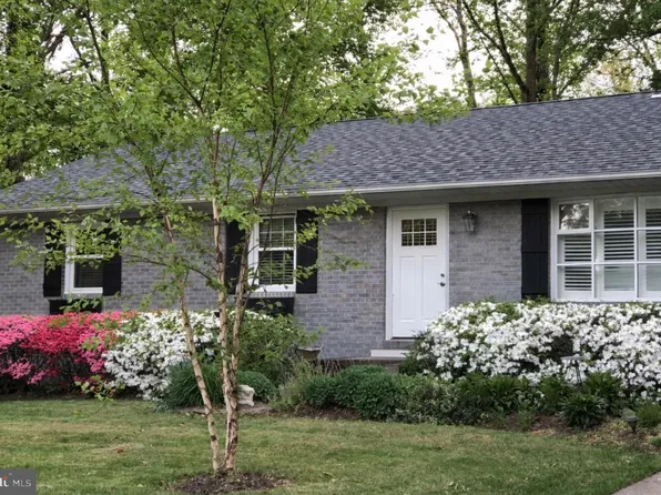 91 Scotts Cove Rd, Edgewater, MD 21037