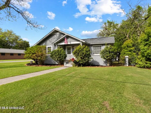 172 Holmes St, Lucedale, MS 39452