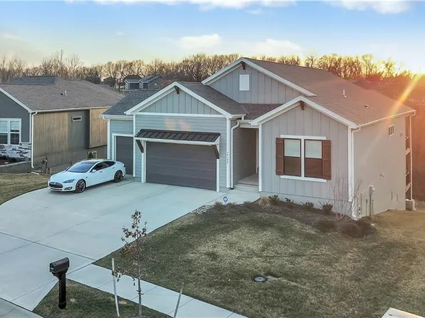 14184 S Red Bird St, Olathe, KS 66061