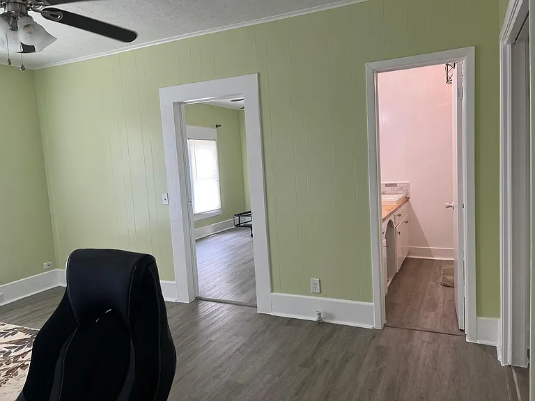 902 S Kaufman St — Photo 4