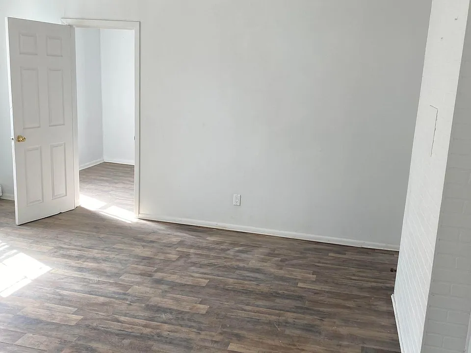 30 Glen Ave #1ST AND 2ND FLOOR