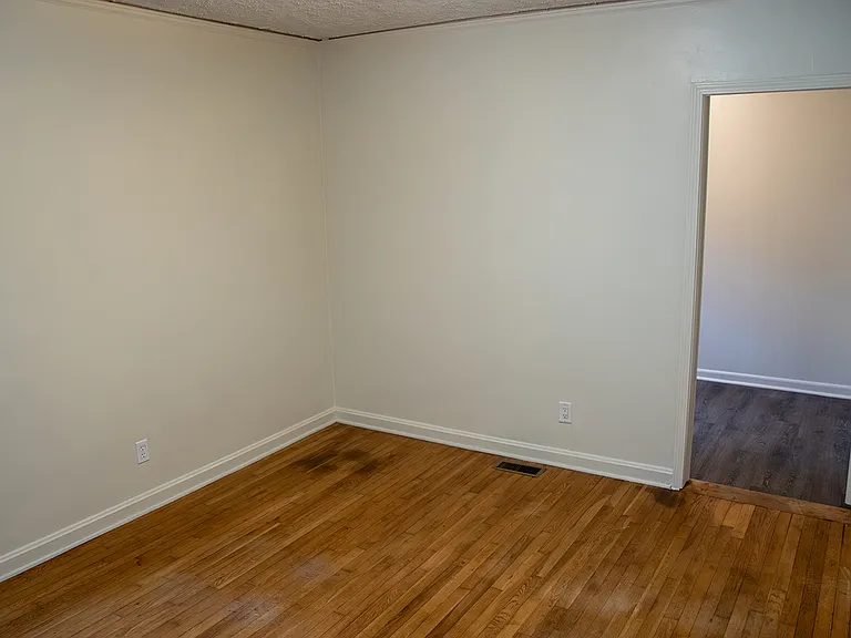 1585 N Columbia Pl — Photo 18