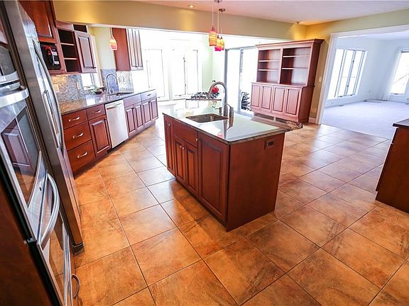 3rd image of 6540 Crabtree Ln