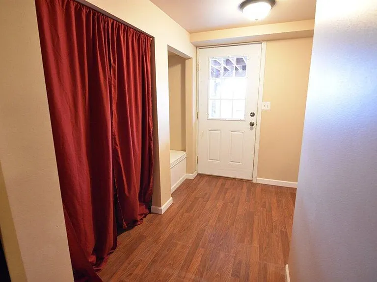 222 Ridgeway Dr — Photo 3