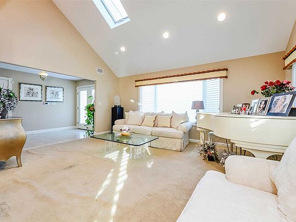 3rd image of 238 Scott Dr