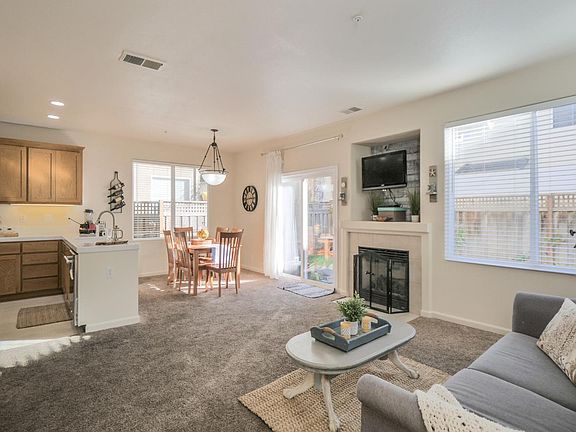 4th image of 517 Cereze St