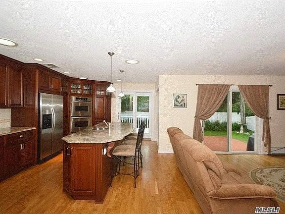 4th image of 56 Morris Ave