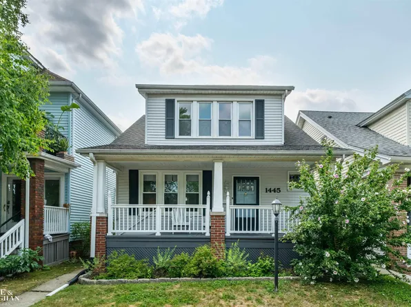1445 Lakepointe St, Grosse Pointe Park, MI 48230