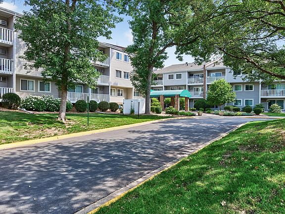 3rd image of 1601 N Innsbruck Dr #215NE