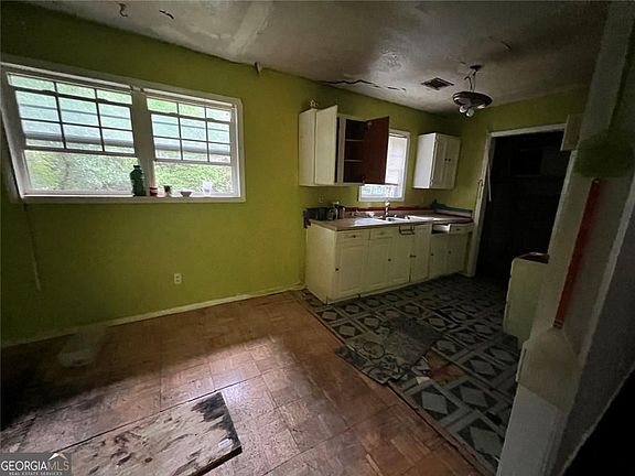 3rd image of 118 Meriwether St