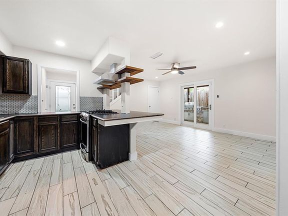 4th image of 2806 Skyway Cir #101