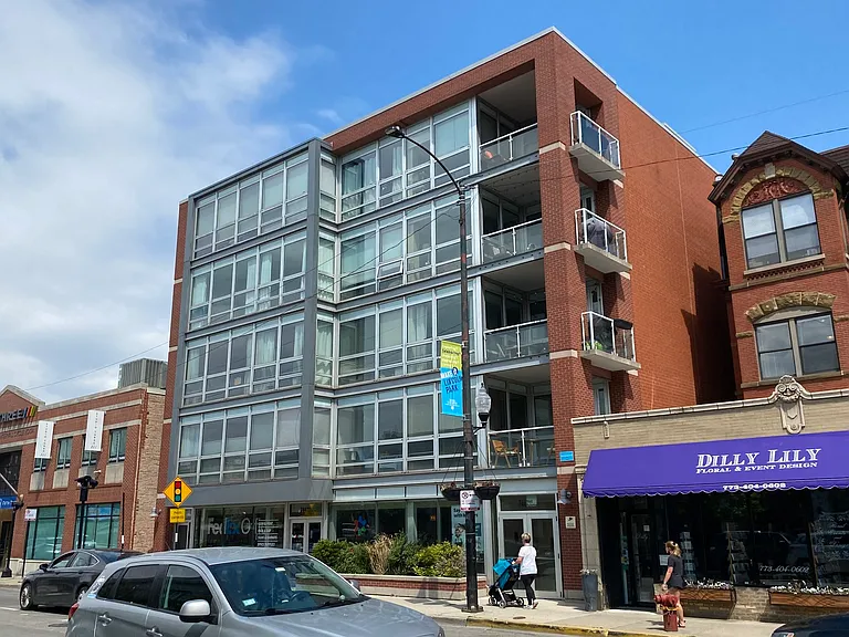 744 W Fullerton Ave #401 — Photo 1