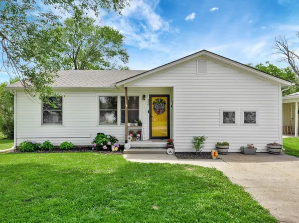 906 N Olive St, Wellington, KS 67152
