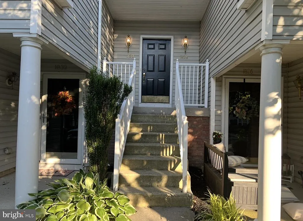 2 bed, 2.0 bath, 1090 sqft, $2,575 — Photo 1