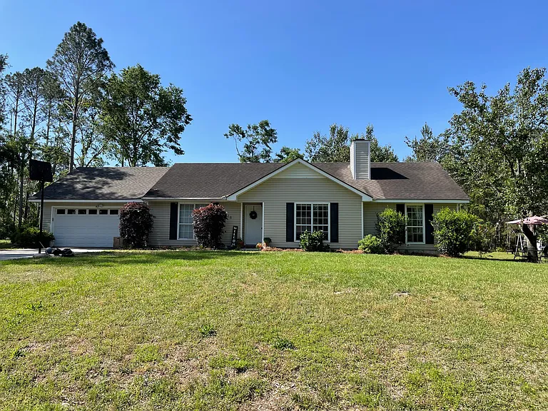 3816 Honeysuckle Dr — Photo 2