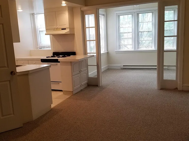 Drexel Court Apartments — Photo 13
