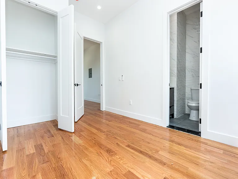 236 Montrose Ave #2A — Photo 8