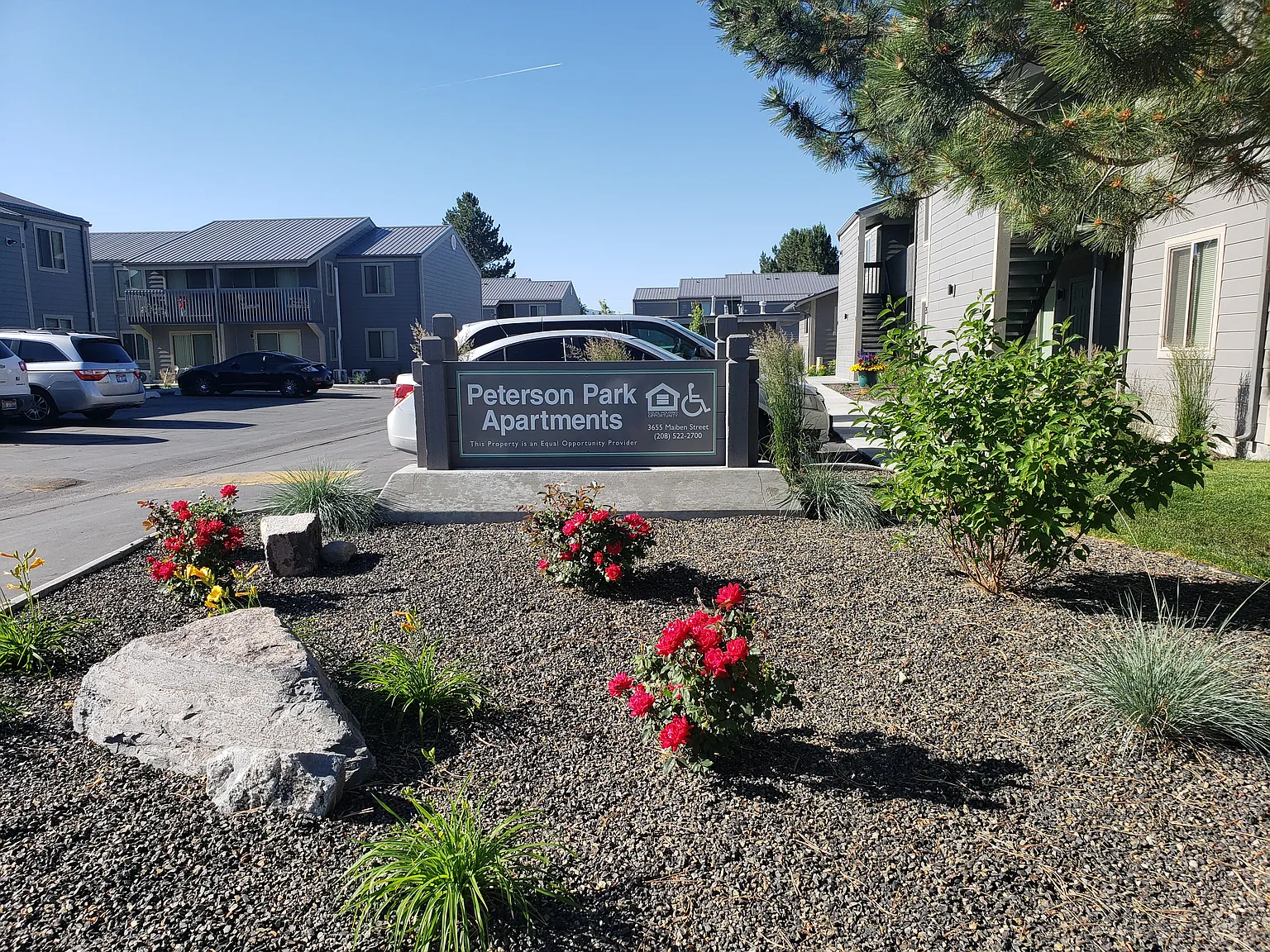 Peterson Park Apartments — Photo 2