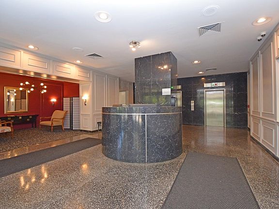 3rd image of 5300 Hamilton Ave Unit 1005