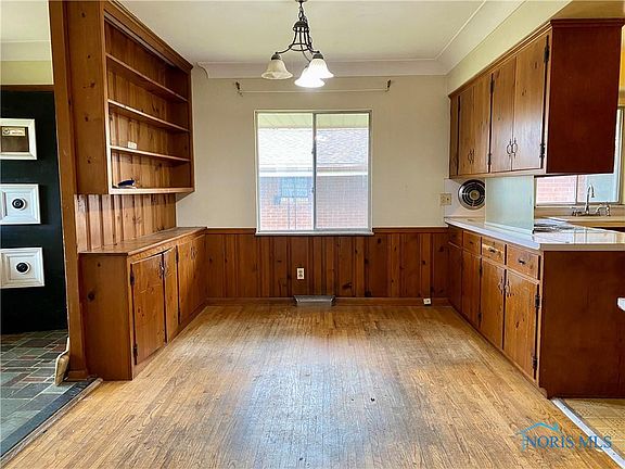 3rd image of 3139 Meadowbrook Ct