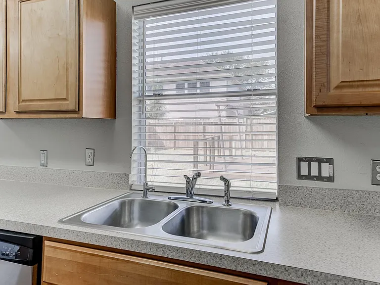 12415 Silversmine Dr — Photo 15