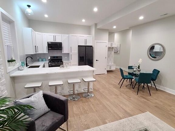 4th image of 5907 W Waveland Ave #1